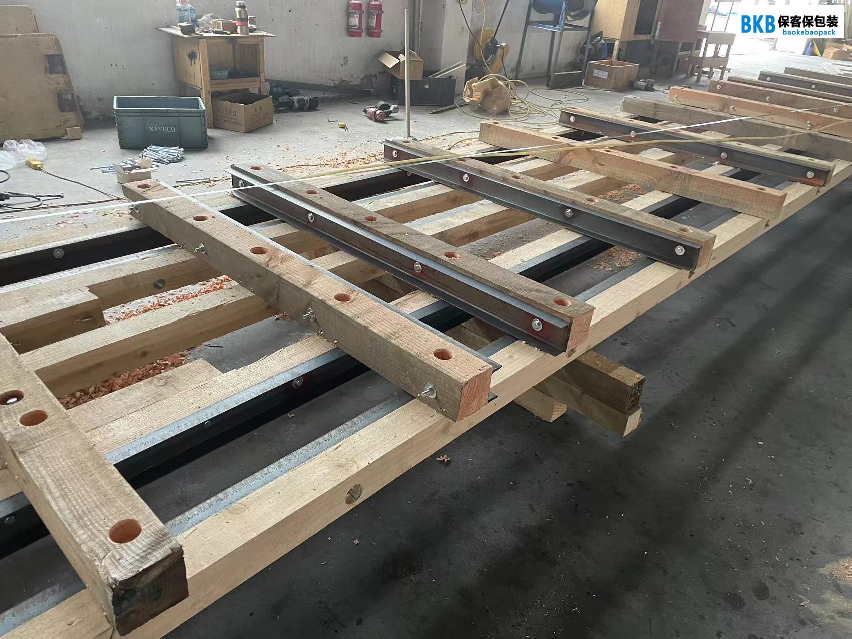 铁框架加固重型木箱